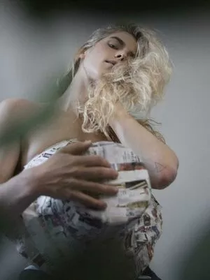 Emily Bett Rickards / emilybett фото голая #0115