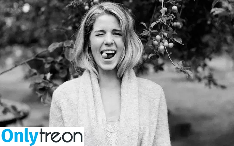 Emily Bett Rickards nude photo #0017 (emilybett)
