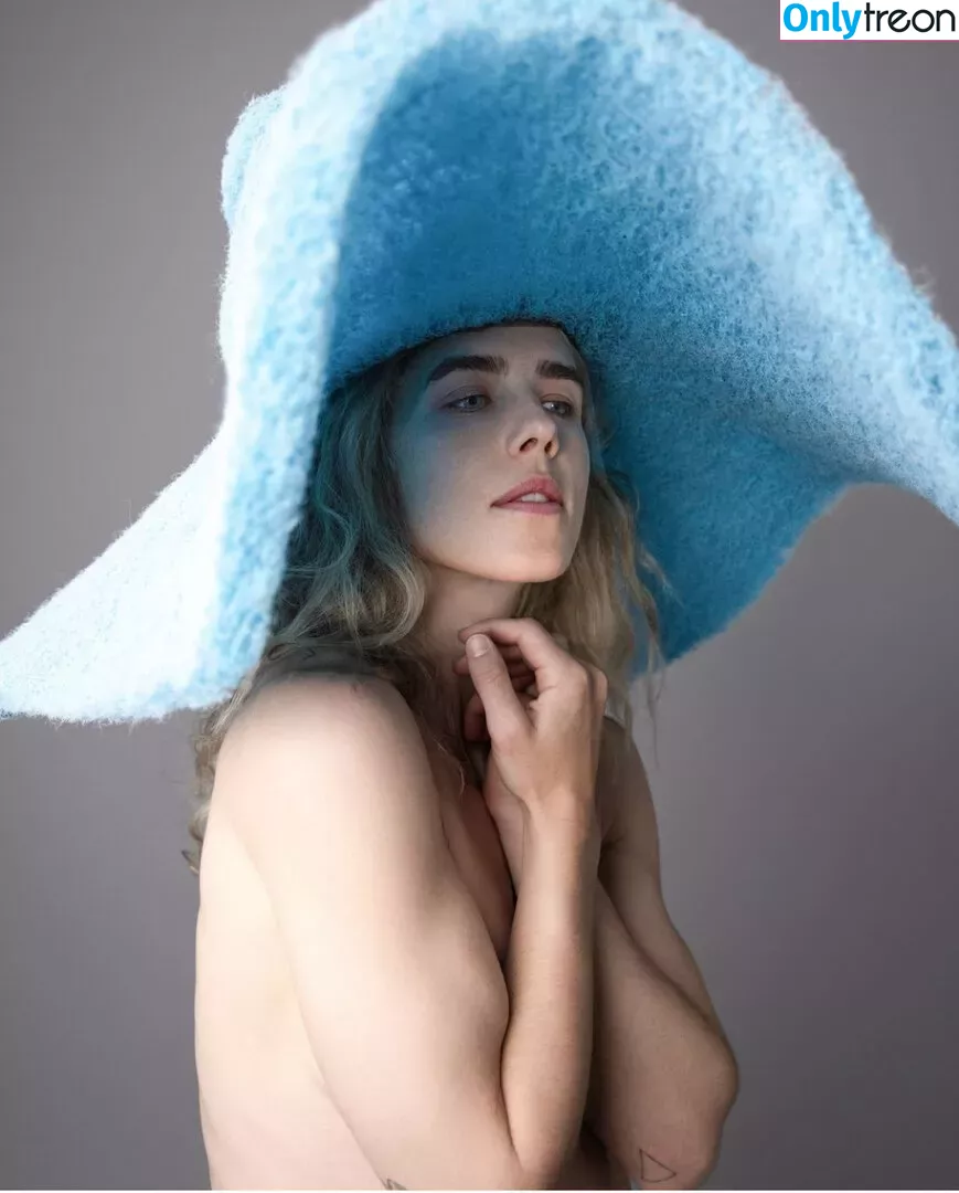 Emily Bett Rickards nude photo #0020 (emilybett)