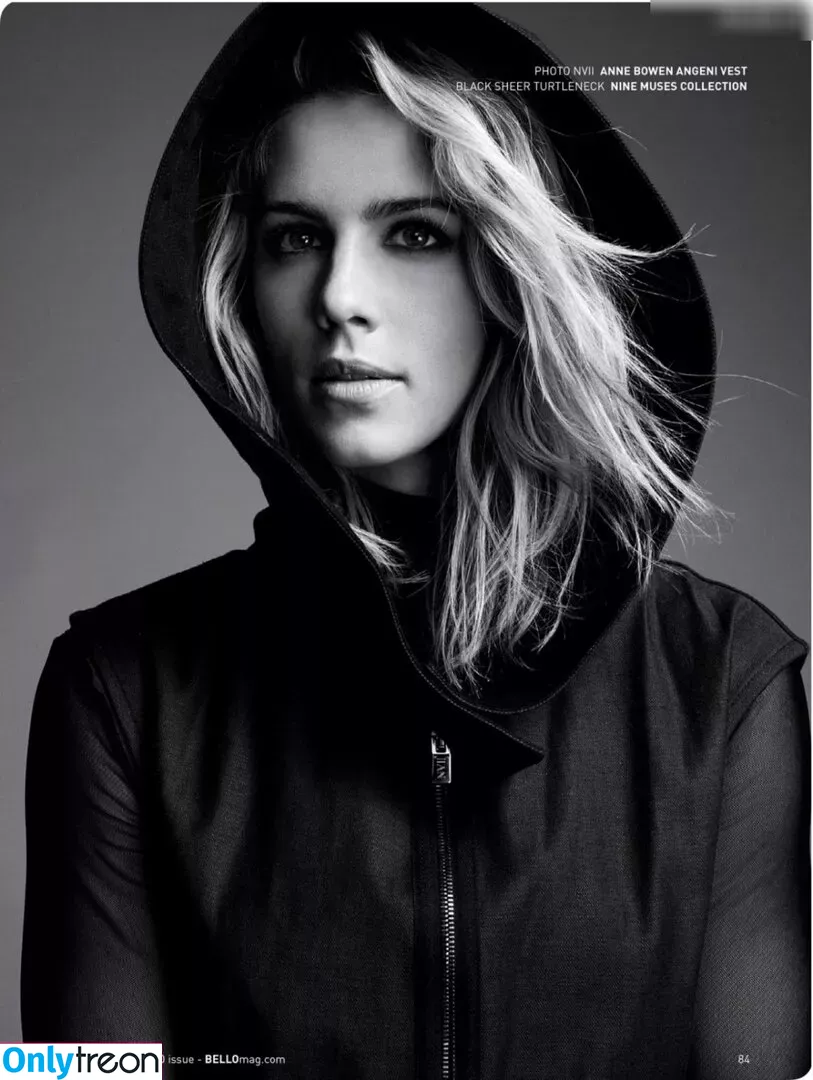 Emily Bett Rickards nude photo #0029 (emilybett)