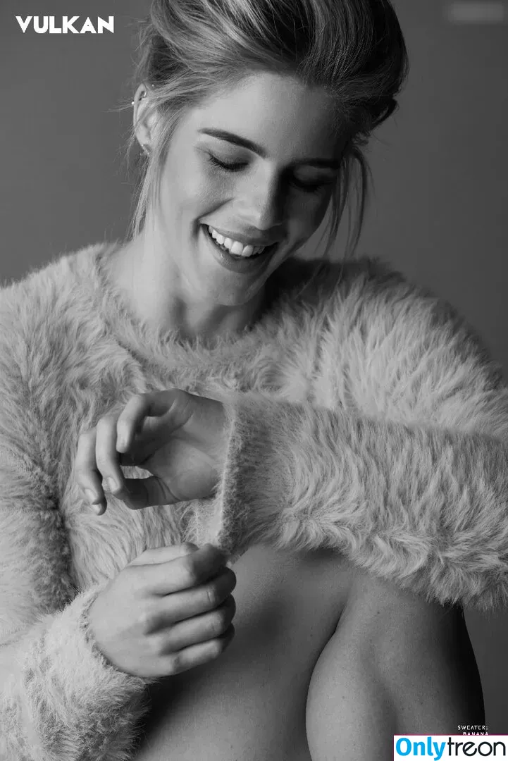 Emily Bett Rickards nude photo #0059 (emilybett)