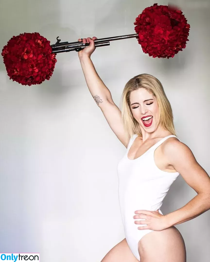 Emily Bett Rickards голая photo #0089 (emilybett)