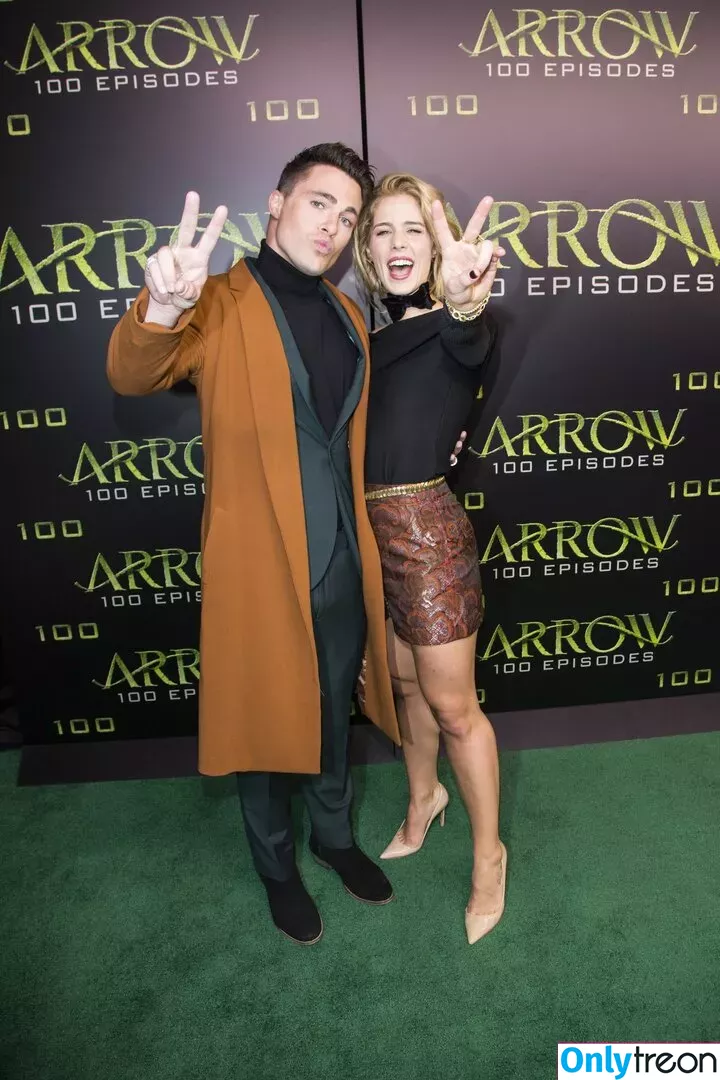 Emily Bett Rickards голая photo #0105 (emilybett)