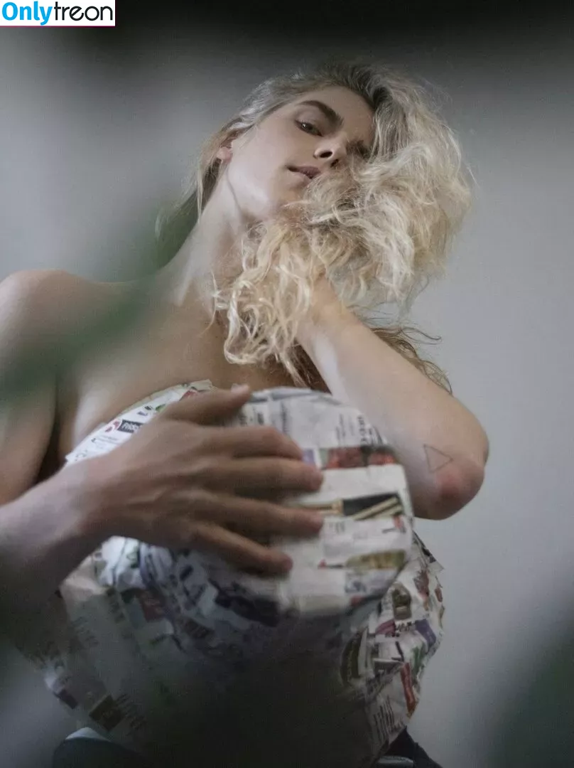 Emily Bett Rickards голая photo #0115 (emilybett)