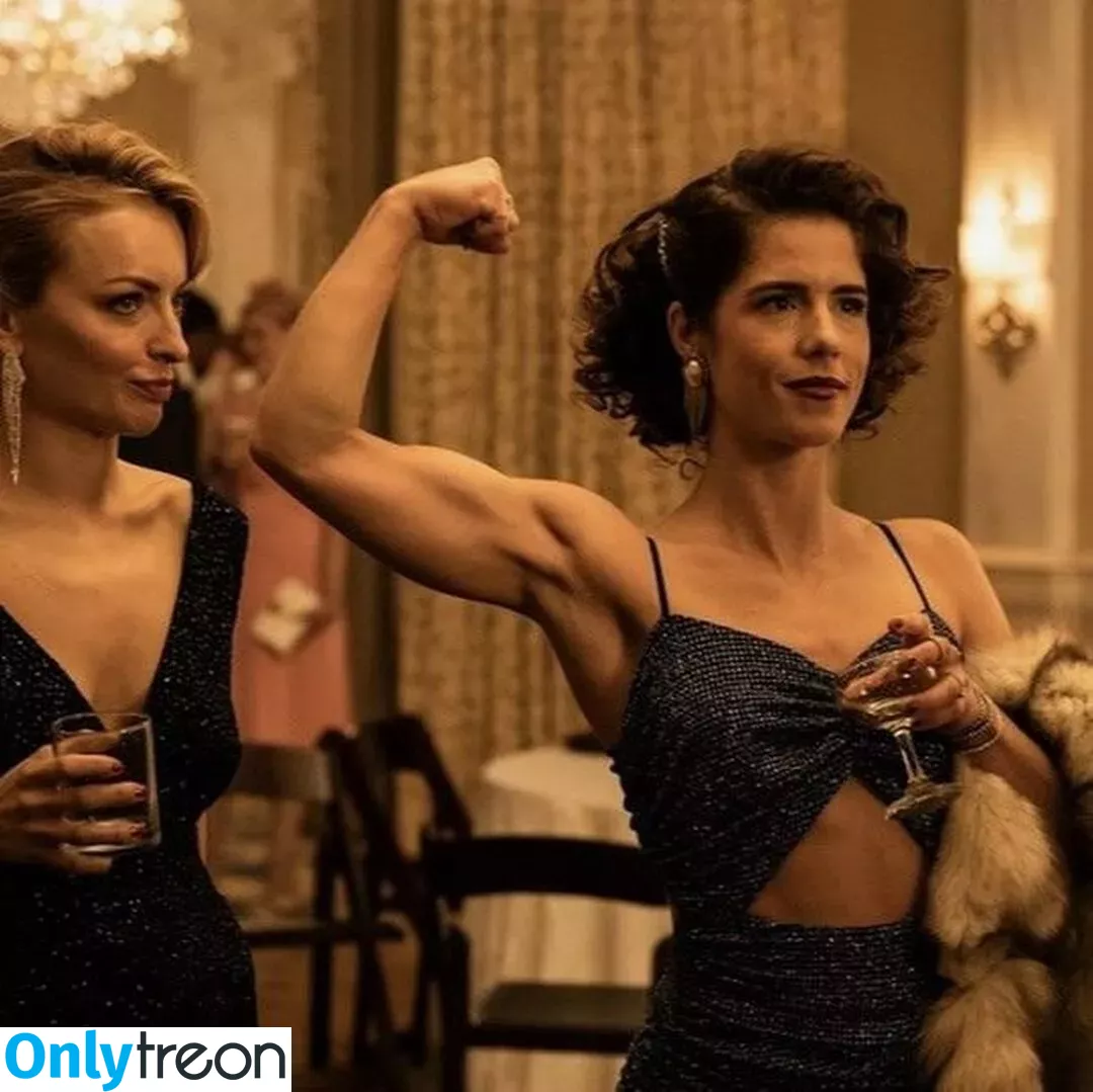 Emily Bett Rickards голая photo #0119 (emilybett)