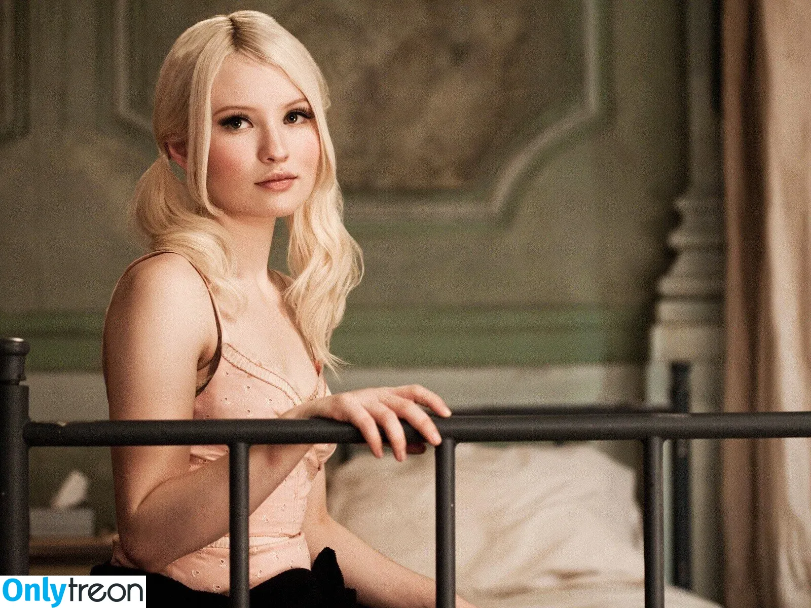 Emily Browning голая photo #0036 (emilyjanebrowning)