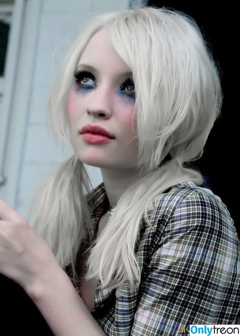 Emily Browning голая photo #0039 (emilyjanebrowning)