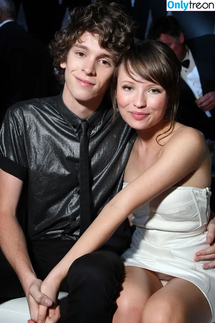 Emily Browning голая photo #0044 (emilyjanebrowning)