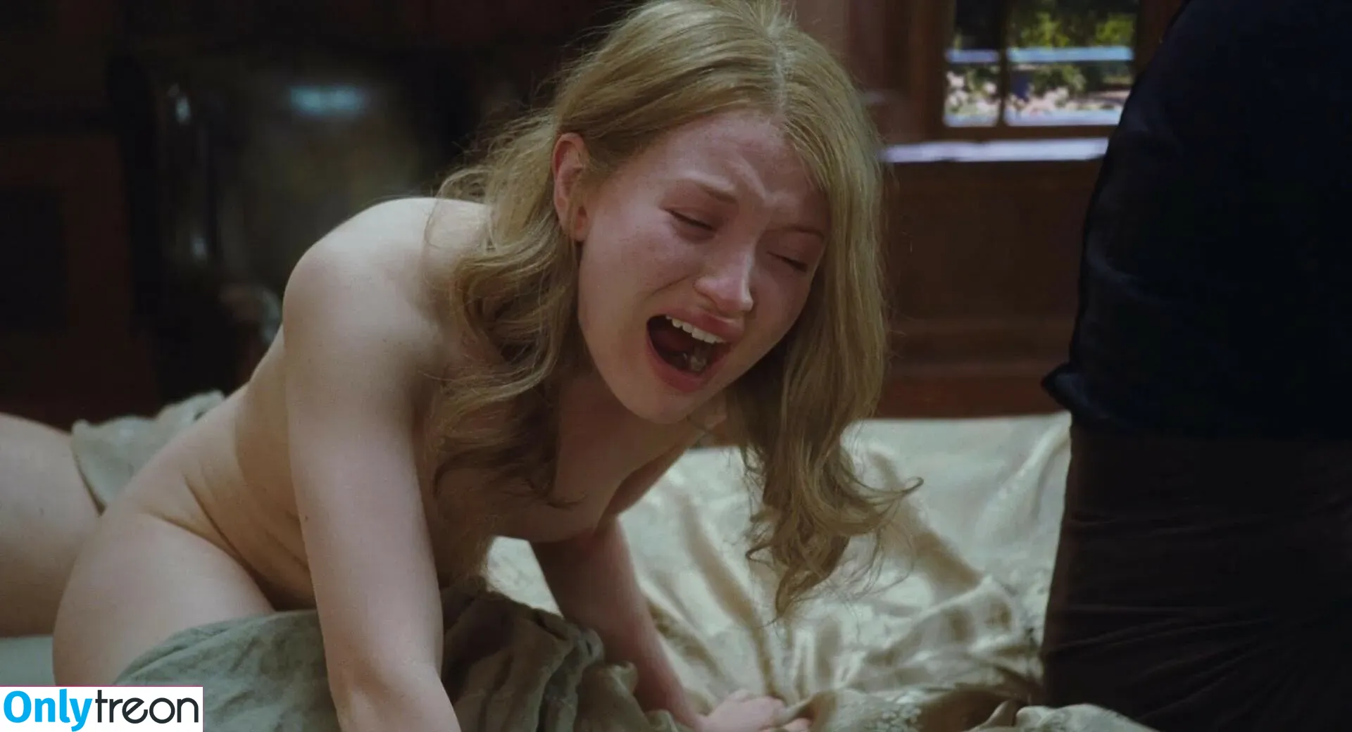 Emily Browning nude photo #0128 (emilyjanebrowning)