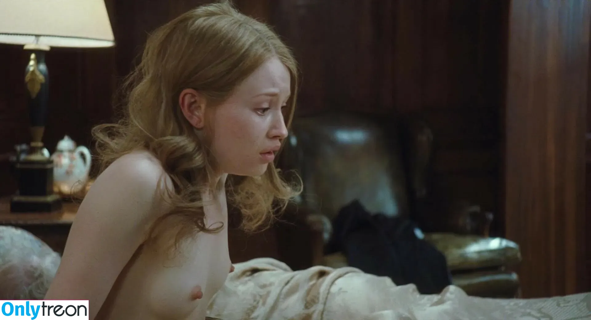 Emily Browning голая photo #0146 (emilyjanebrowning)