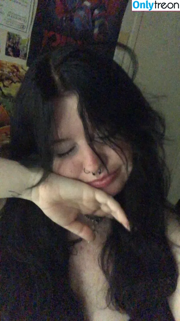 Emily Cumming голая photo #0002 (WorshipMeeeee / _emilycumming / emilyylav)