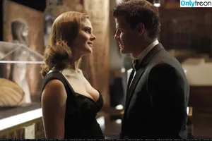 Emily Deschanel / emilydeschanel nude photo #0005