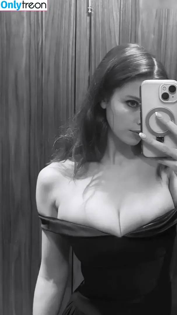 Emily Deyt-Aysage nude photo #0001 (emilydeytaysage / emjayplays)