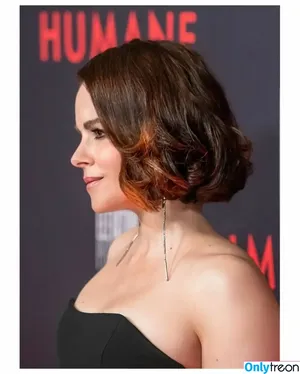 Emily Hampshire / emilyhampshire nude photo #0024