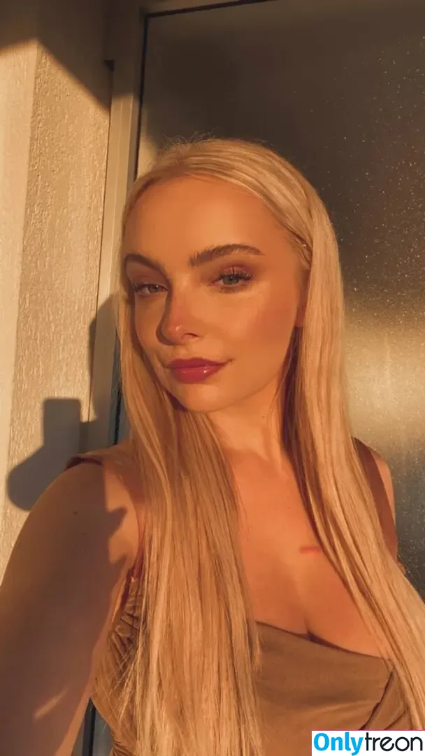 Emily Hewertson nude photo #0017 (emilyhewertson)