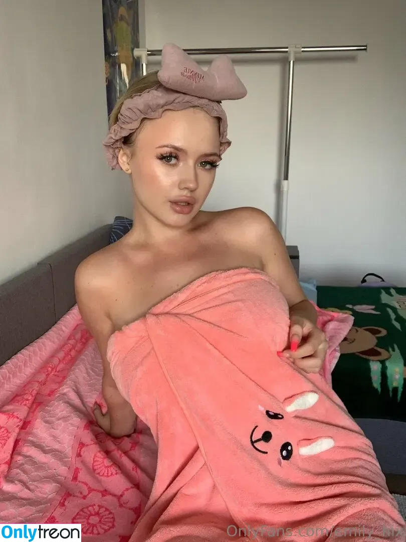 emily_hix nude photo #0008 (RadiantGoddessGlow / emilyy_hix)