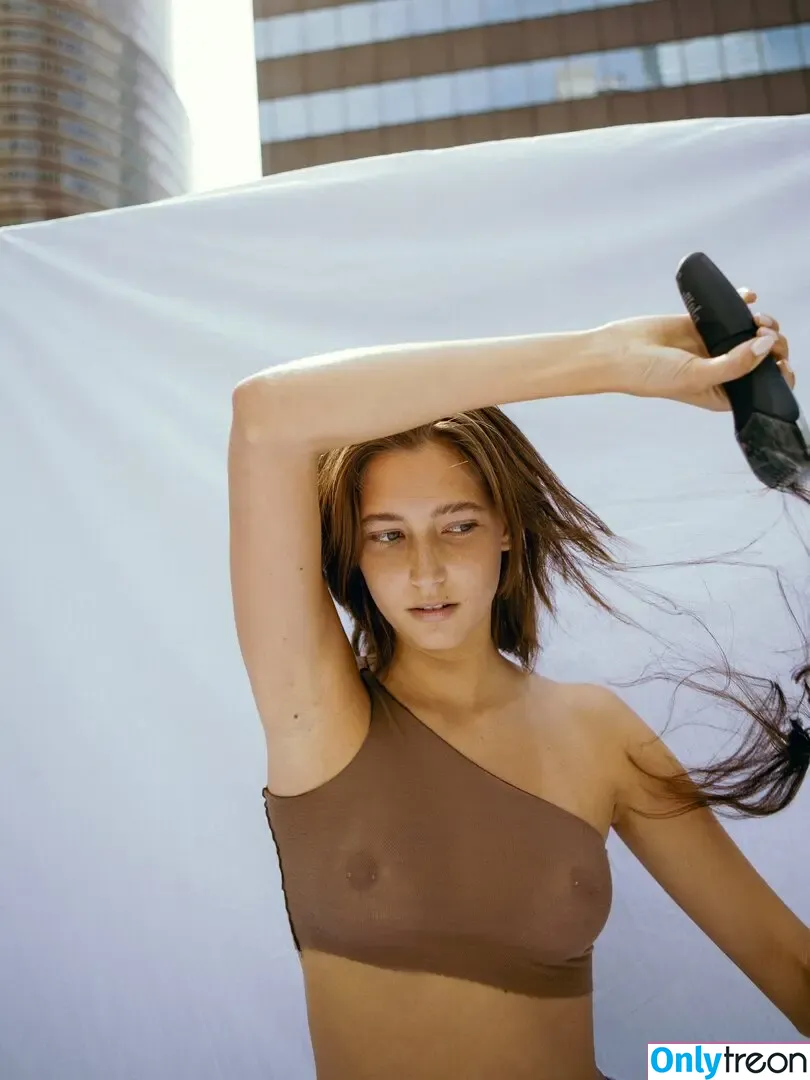 Emily Kasten голая photo #0003 (emilykasten)