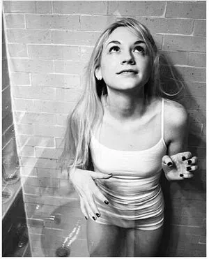 Emily Kinney / emmykinney nude photo #0006