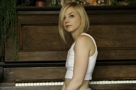 Emily Kinney / emmykinney nude photo #0025