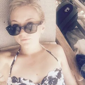 Emily Kinney / emmykinney nude photo #0035