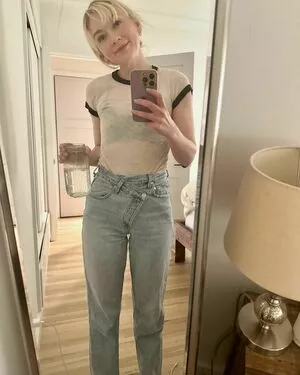 Emily Kinney / emmykinney nude photo #0089
