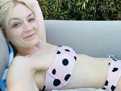 Emily Kinney / emmykinney фото голая #0164