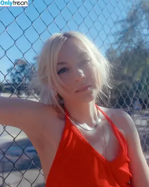 Emily Kinney / emmykinney nude photo #0205