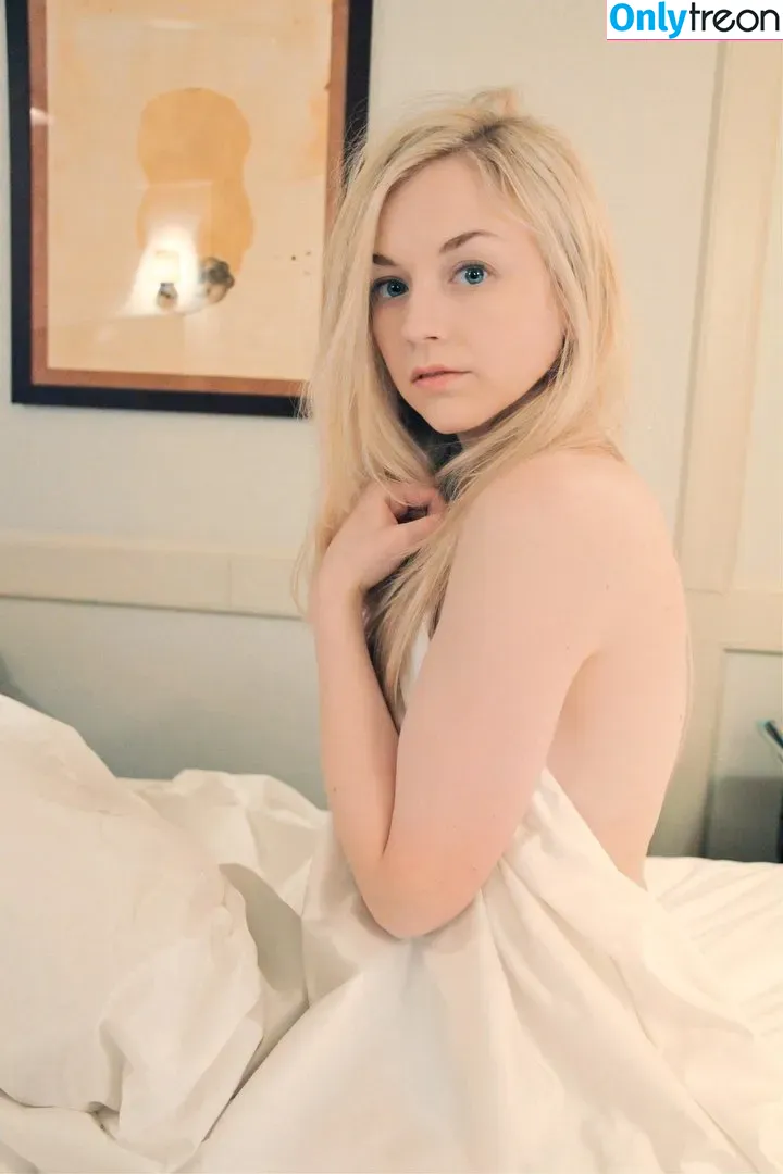 Emily Kinney nude photo #0001 (emmykinney)