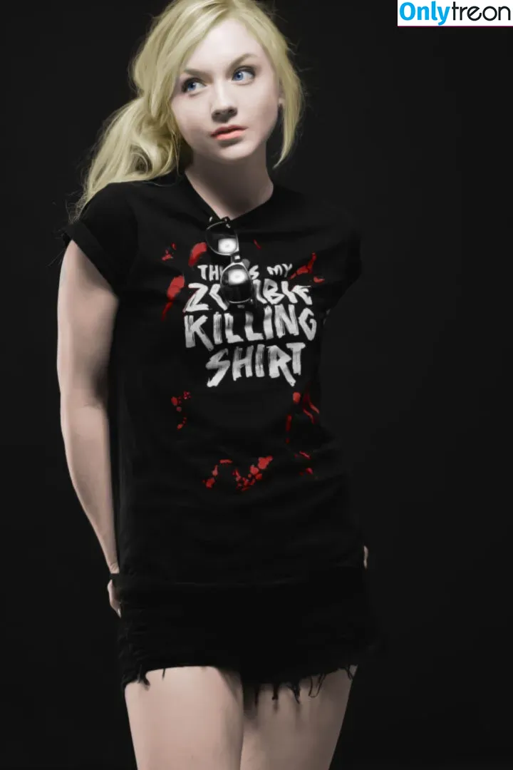 Emily Kinney голая photo #0012 (emmykinney)