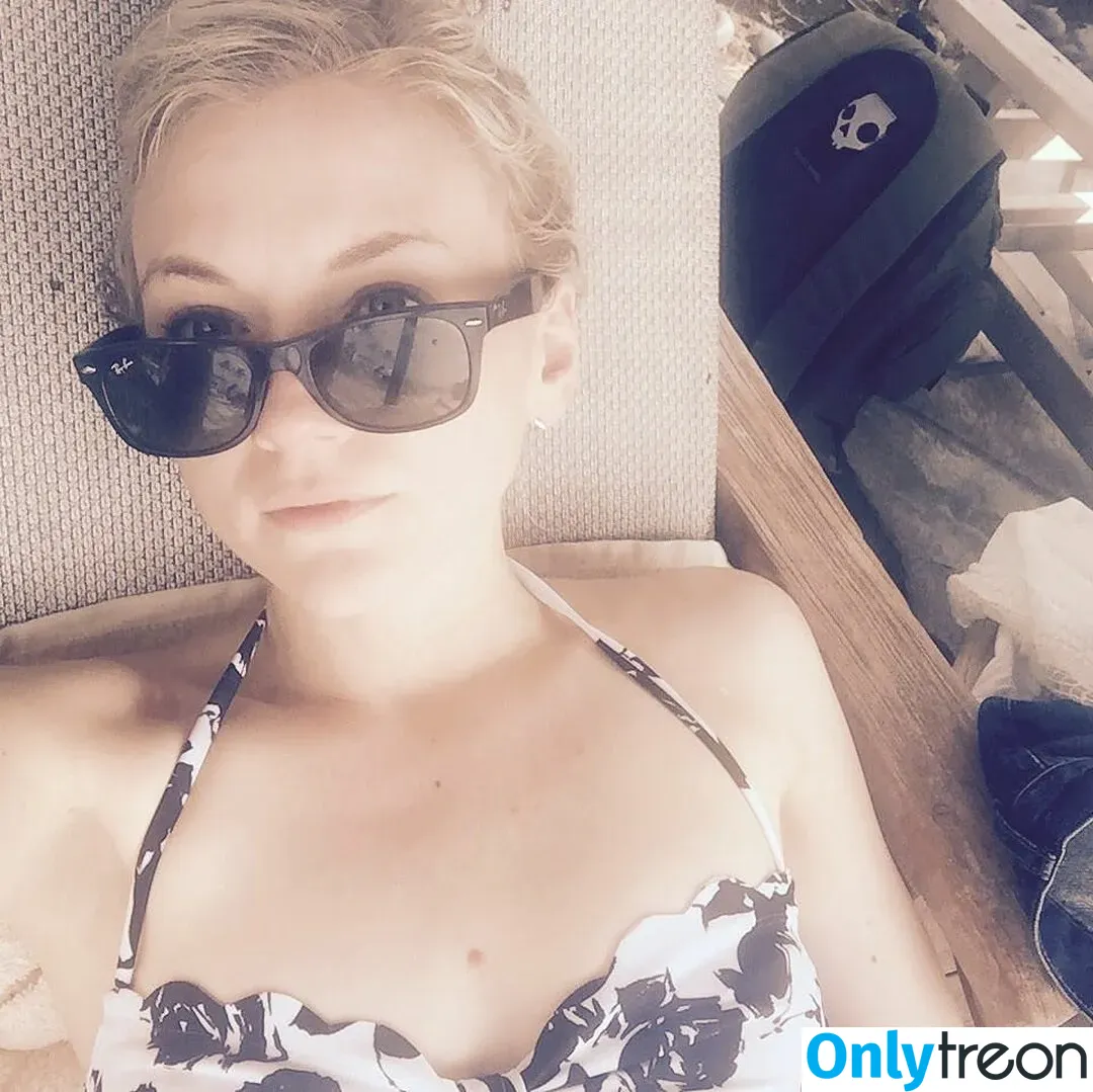 Emily Kinney nude photo #0035 (emmykinney)