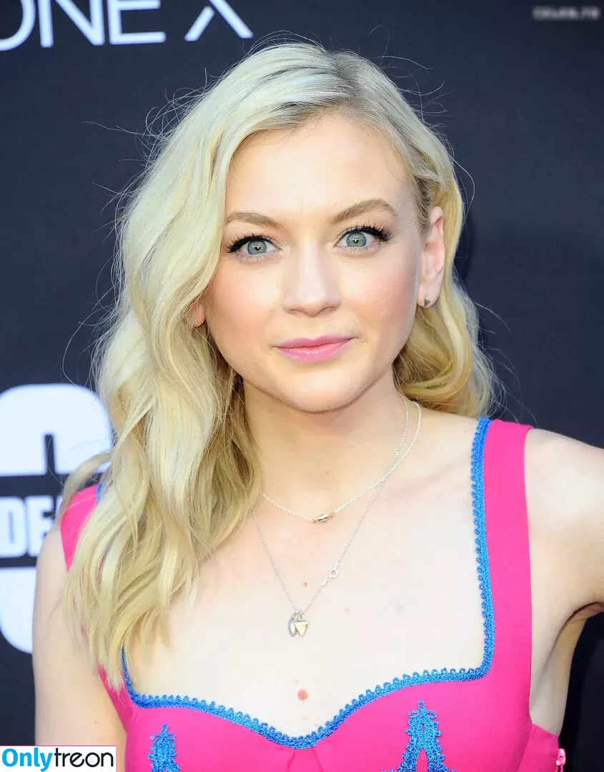 Emily Kinney голая photo #0098 (emmykinney)