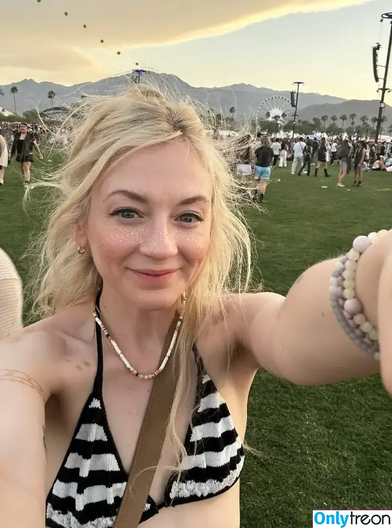 Emily Kinney голая photo #0214 (emmykinney)