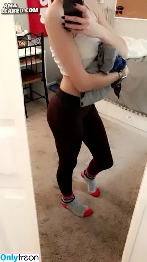 Emily Koeppel / emilywx11 / koeppelemily nude photo #0024