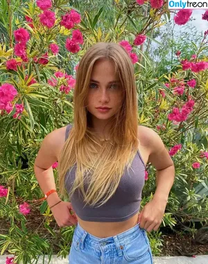 Emily Marie Neumann / emilymarieneumann nude photo #0002