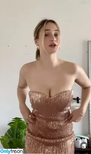Emily Marie Neumann / emilymarieneumann nude photo #0035