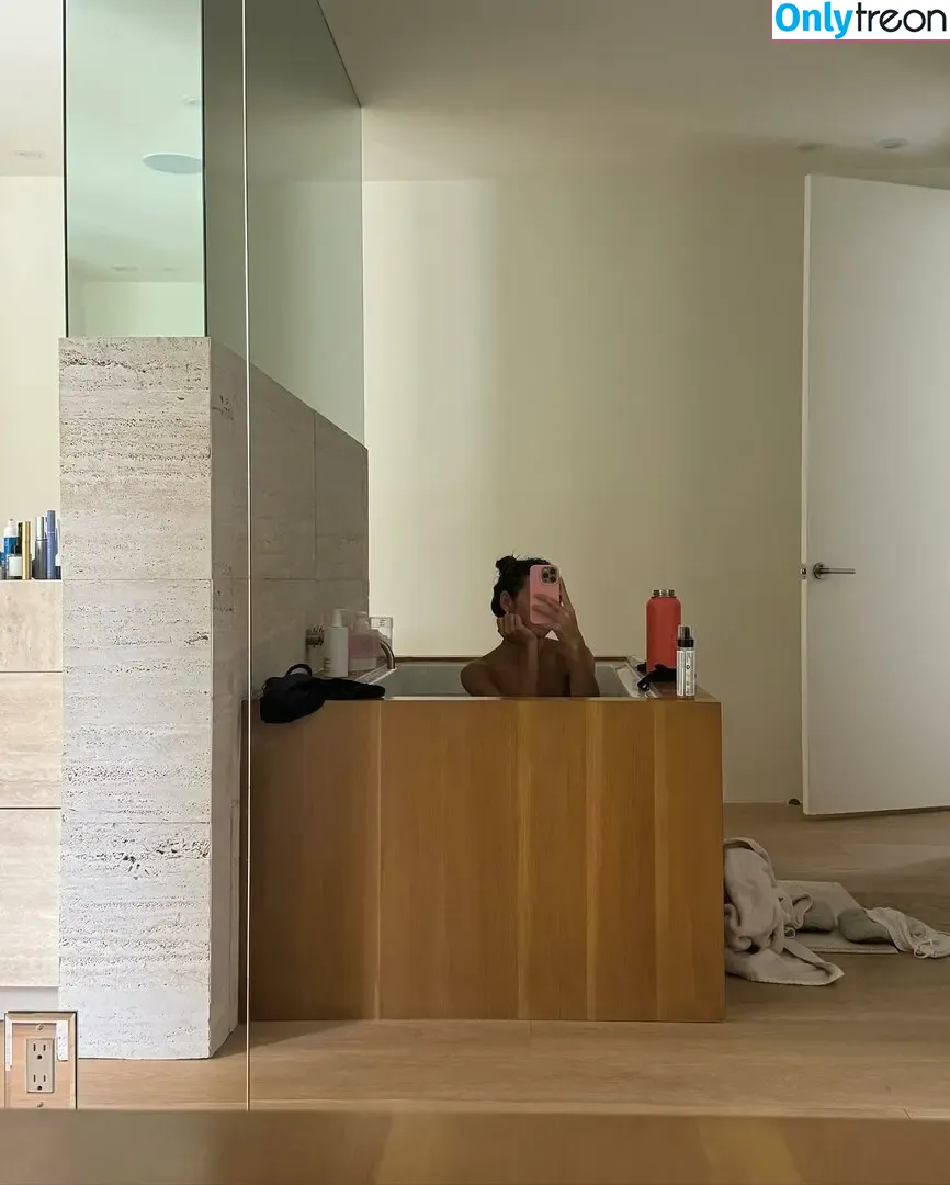 Emily Oberg nude photo #0039 (emilyoberg)