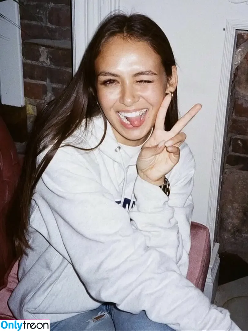 Emily Oberg nude photo #0224 (emilyoberg)