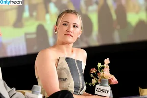 Emily Osment / emilyosment / laurenx687 фото голая #0600