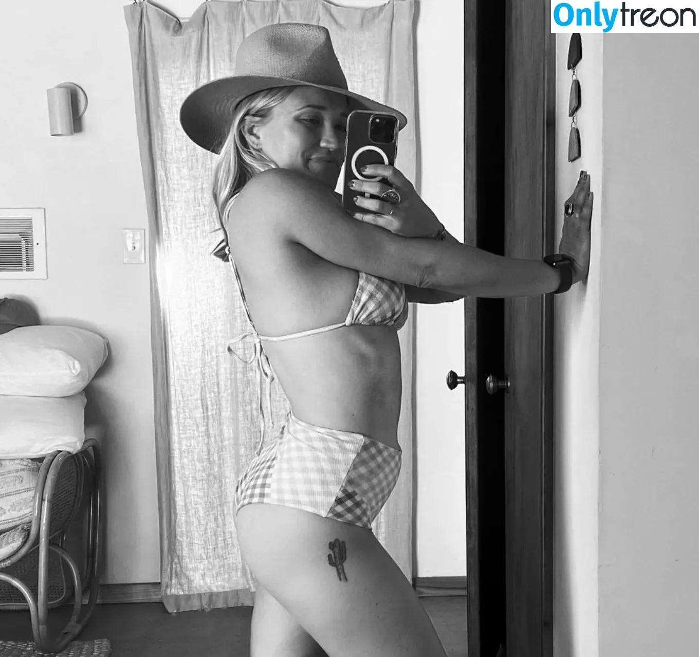 Emily Osment голая photo #0137 (emilyosment / laurenx687)