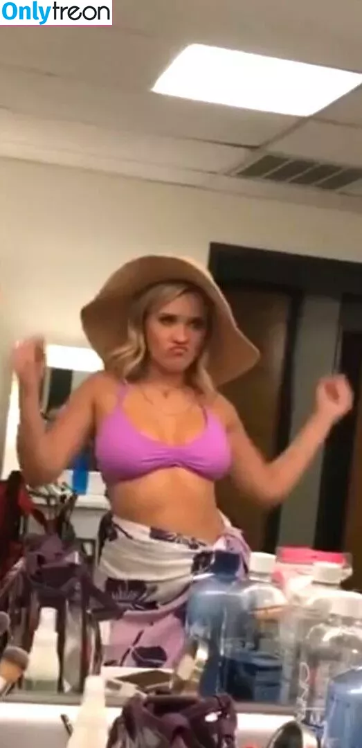 Emily Osment nude photo #0198 (emilyosment / laurenx687)