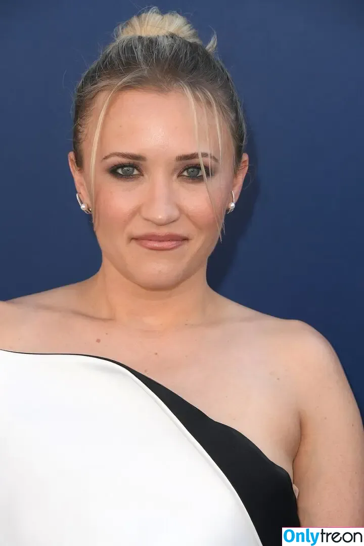 Emily Osment nude photo #0610 (emilyosment / laurenx687)