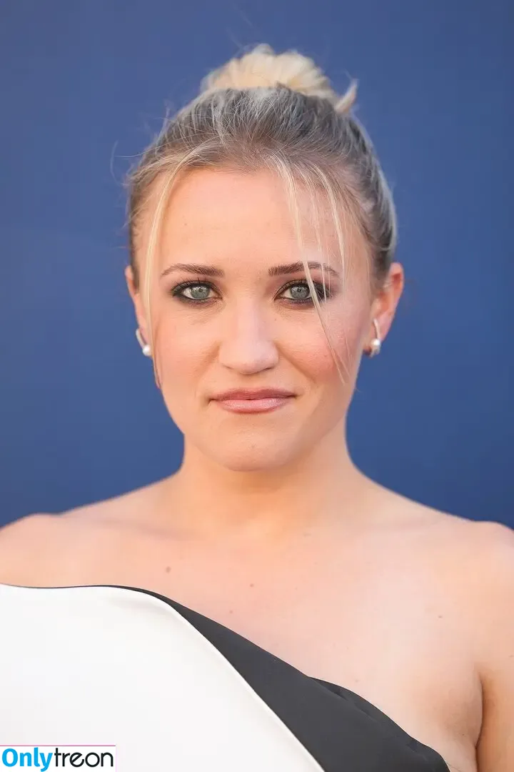 Emily Osment голая photo #0621 (emilyosment / laurenx687)