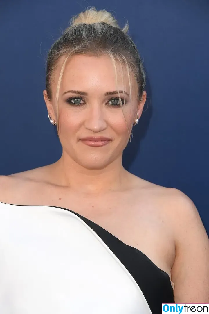 Emily Osment nude photo #0622 (emilyosment / laurenx687)