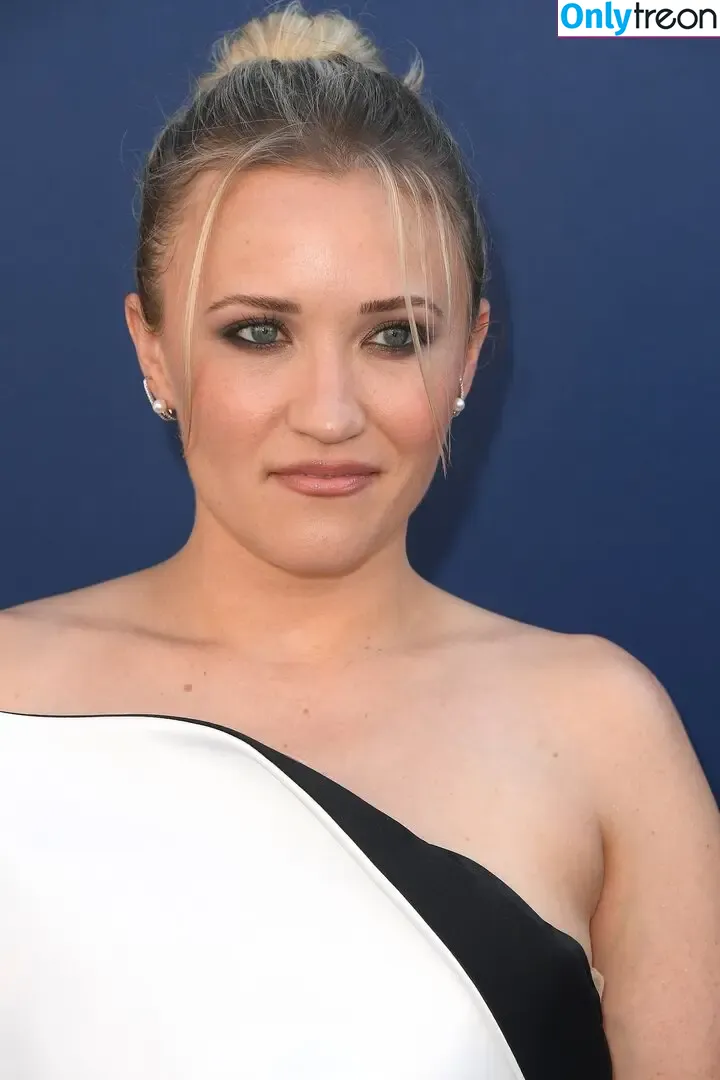 Emily Osment nude photo #0623 (emilyosment / laurenx687)
