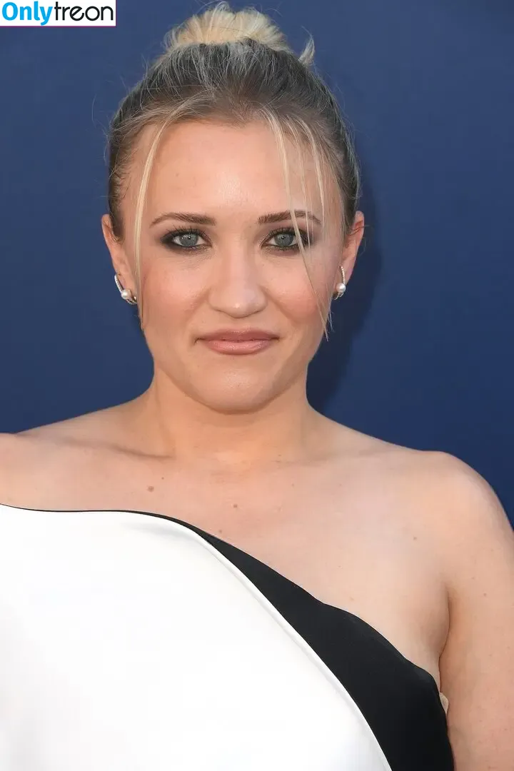 Emily Osment голая photo #0624 (emilyosment / laurenx687)