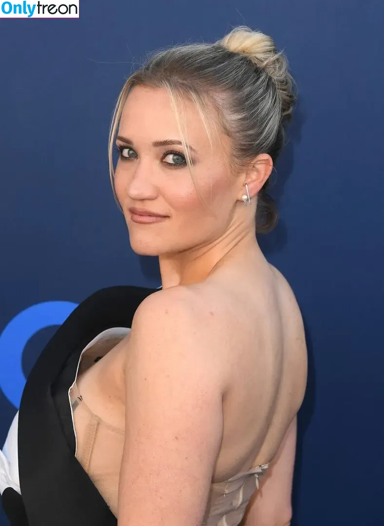 Emily Osment голая photo #0625 (emilyosment / laurenx687)
