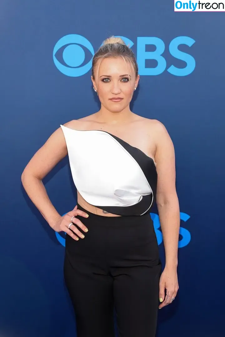 Emily Osment nude photo #0629 (emilyosment / laurenx687)