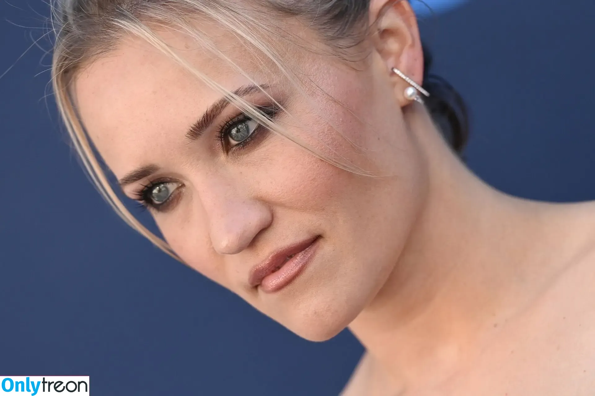 Emily Osment nude photo #0635 (emilyosment / laurenx687)