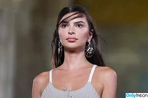 Emily Ratajkowski / emrata nude photo #9118