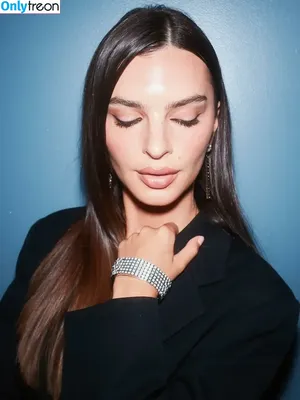 Emily Ratajkowski / emrata nude photo #9130